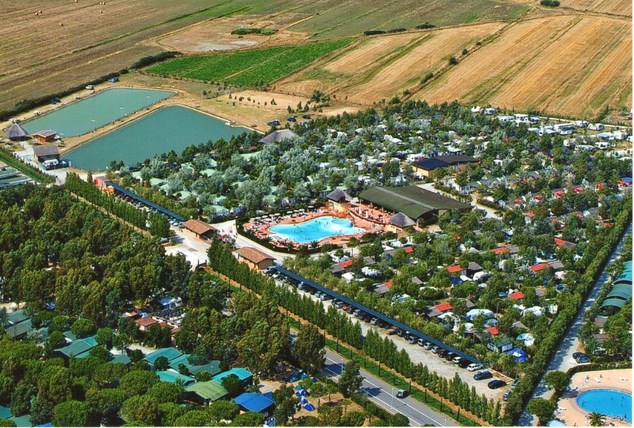 Happy Camp Mobile Homes In Camping Village Free Time Marina Di Bibbona Exterior photo