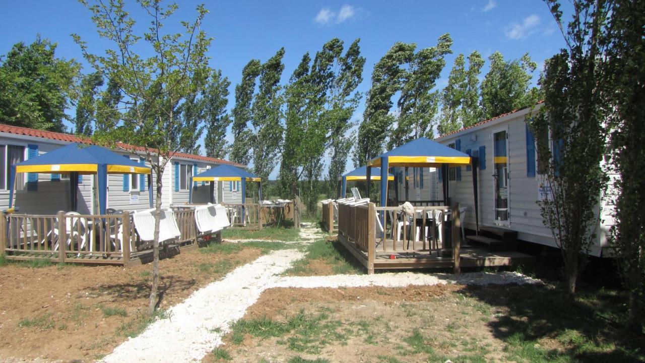 Happy Camp Mobile Homes In Camping Village Free Time Marina Di Bibbona Exterior photo